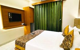 Hotel S R Plaza